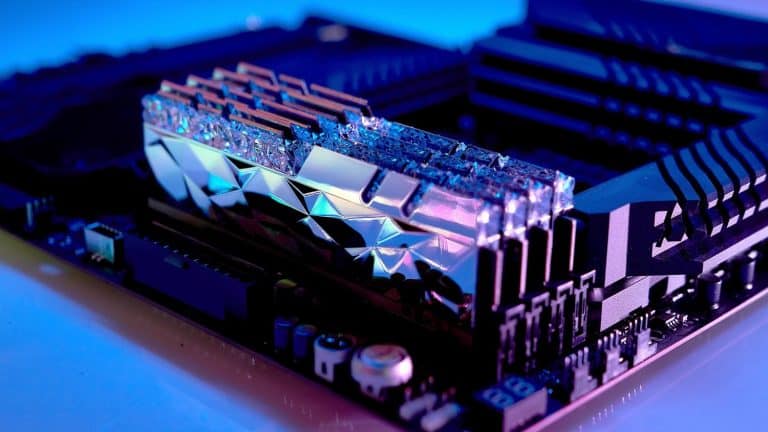 G.Skill a annoncé une nouvelle gamme phénoménale : les G.Skill Trident Z Royal Elite ! Marriant classe et fréquences démoniaques !